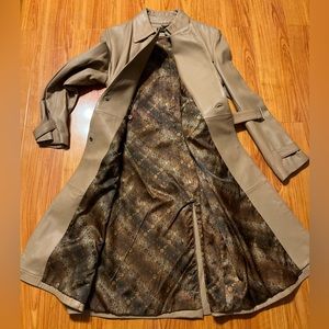 Pre-Owned. Kenneth Cole Women’s Leather Overcoat. Size Medium.